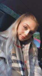 Žhavá blonďatá dívka dostane sex od imigrantů Žhavá blonďatá dívka dostane sex od imigrantů